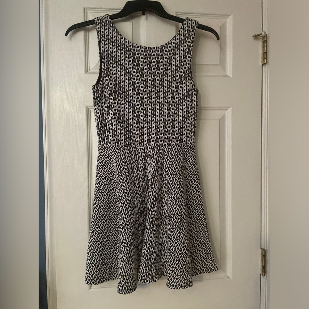 Black & white patterned dress